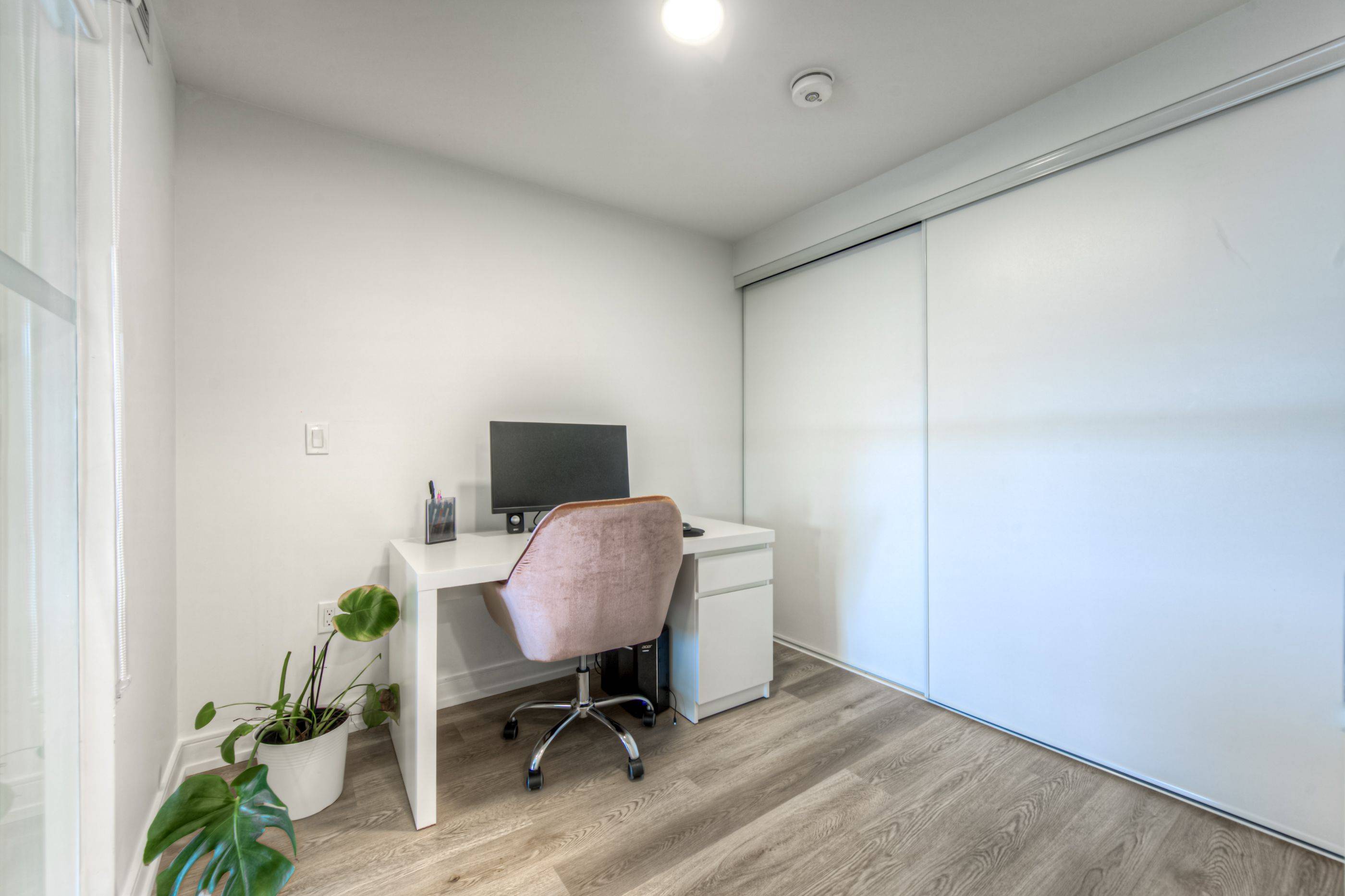 Hamilton, ON L8R 3J2,1 Jarvis ST #1304
