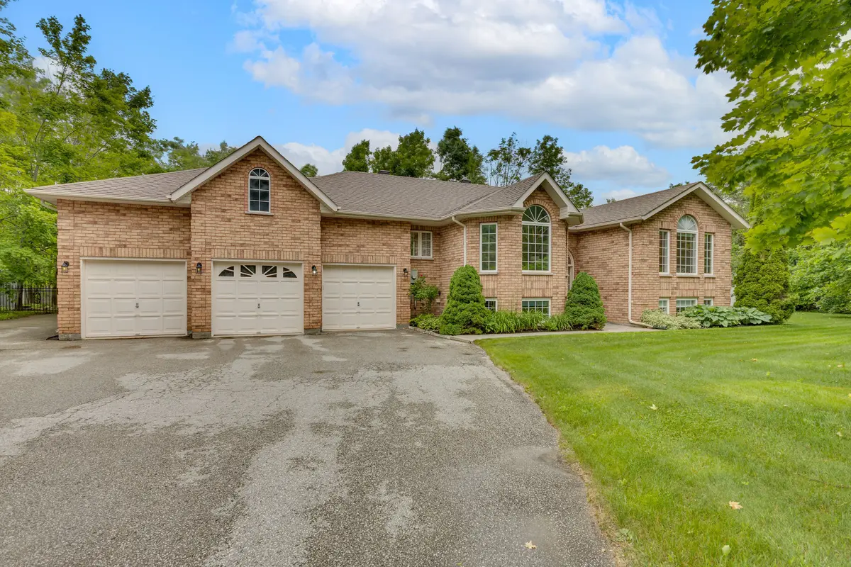 Oro-medonte, ON L0L 2L0,3 Maplehill DR