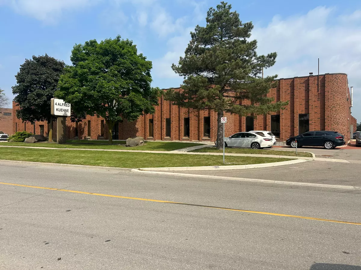 Brampton, ON L6T 4N3,4 Alfred Kuehne BLVD #3