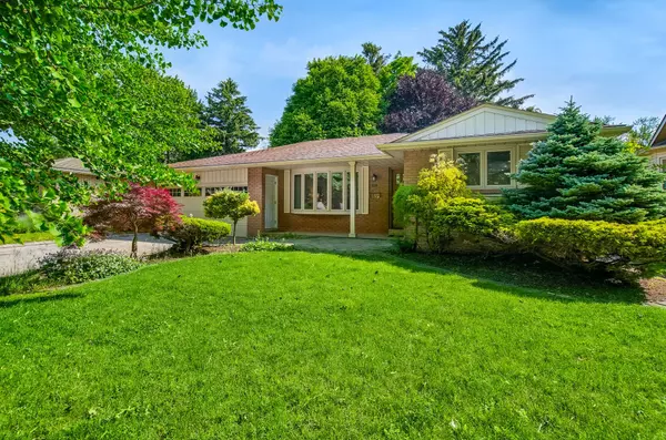 229 Simon DR, Burlington, ON L7N 1X8