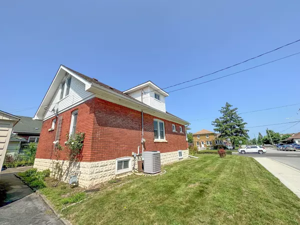 Niagara Falls, ON L2E 2T3,5212 BRIDGE ST