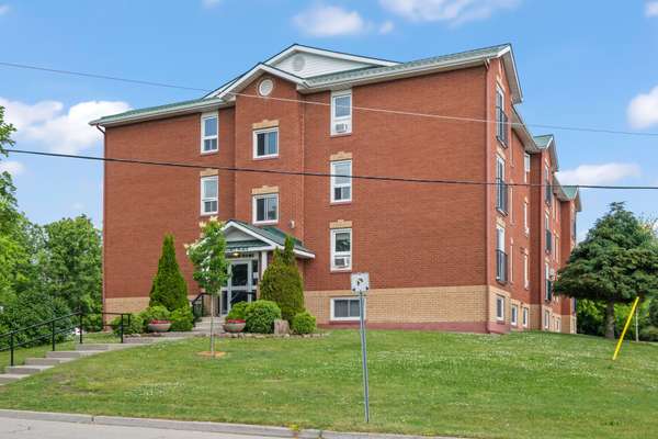 Gananoque, ON K7G 3C6,550 Talbot PL #105