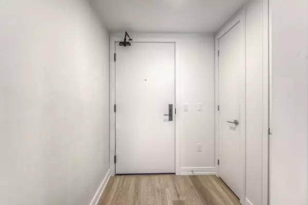 Hamilton, ON L8R 3J2,1 Jarvis ST #1304