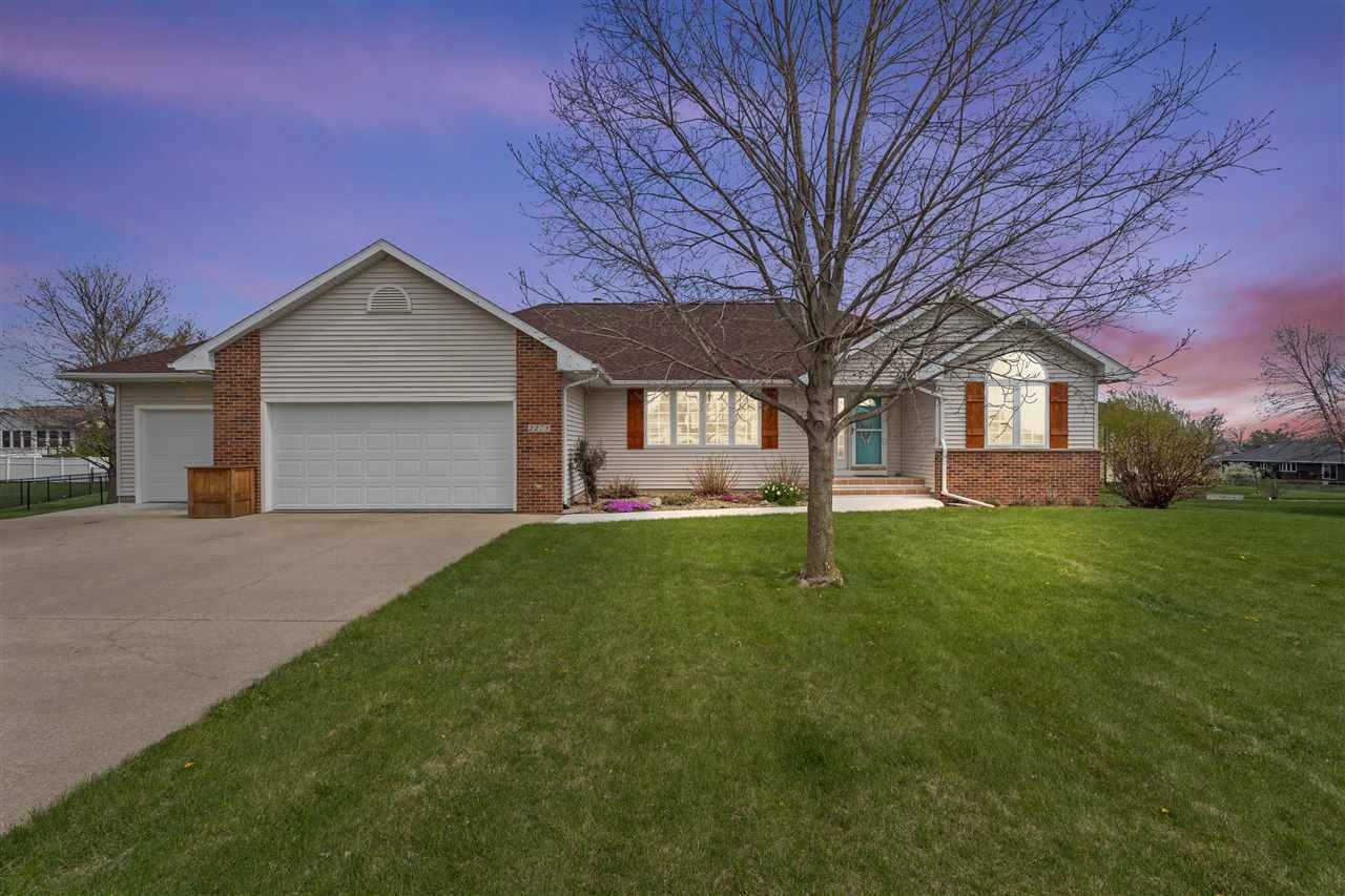 2275 Charleston Ct, Marion, IA 52302