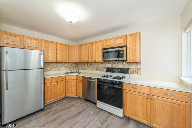 Roxbury Twp., NJ 07876,27 Garden Ct