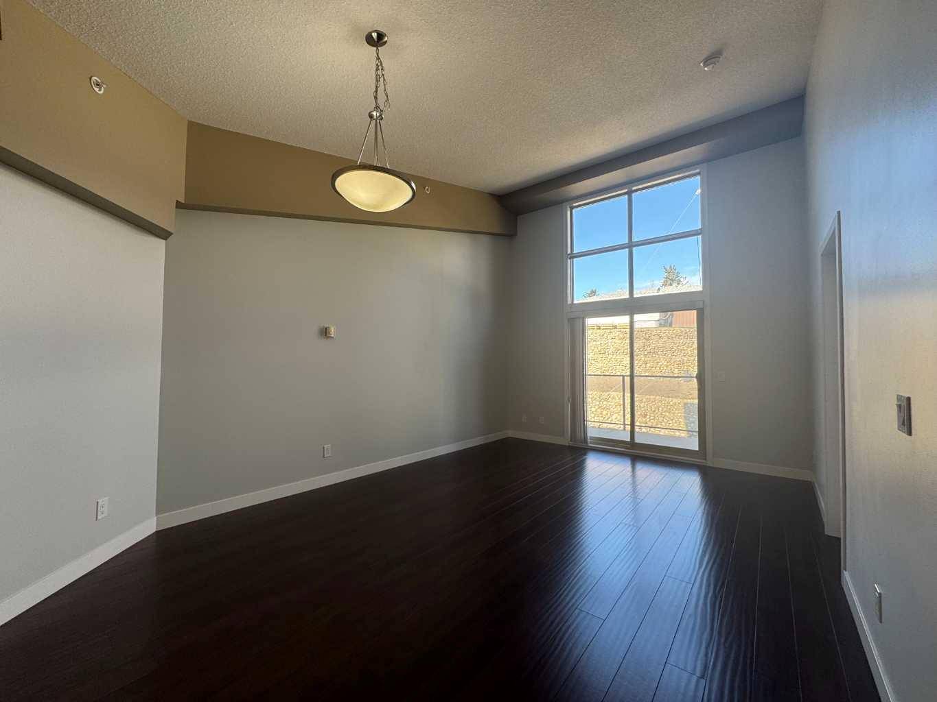 Calgary, AB T2E 7M3,4303 1 ST NE #528