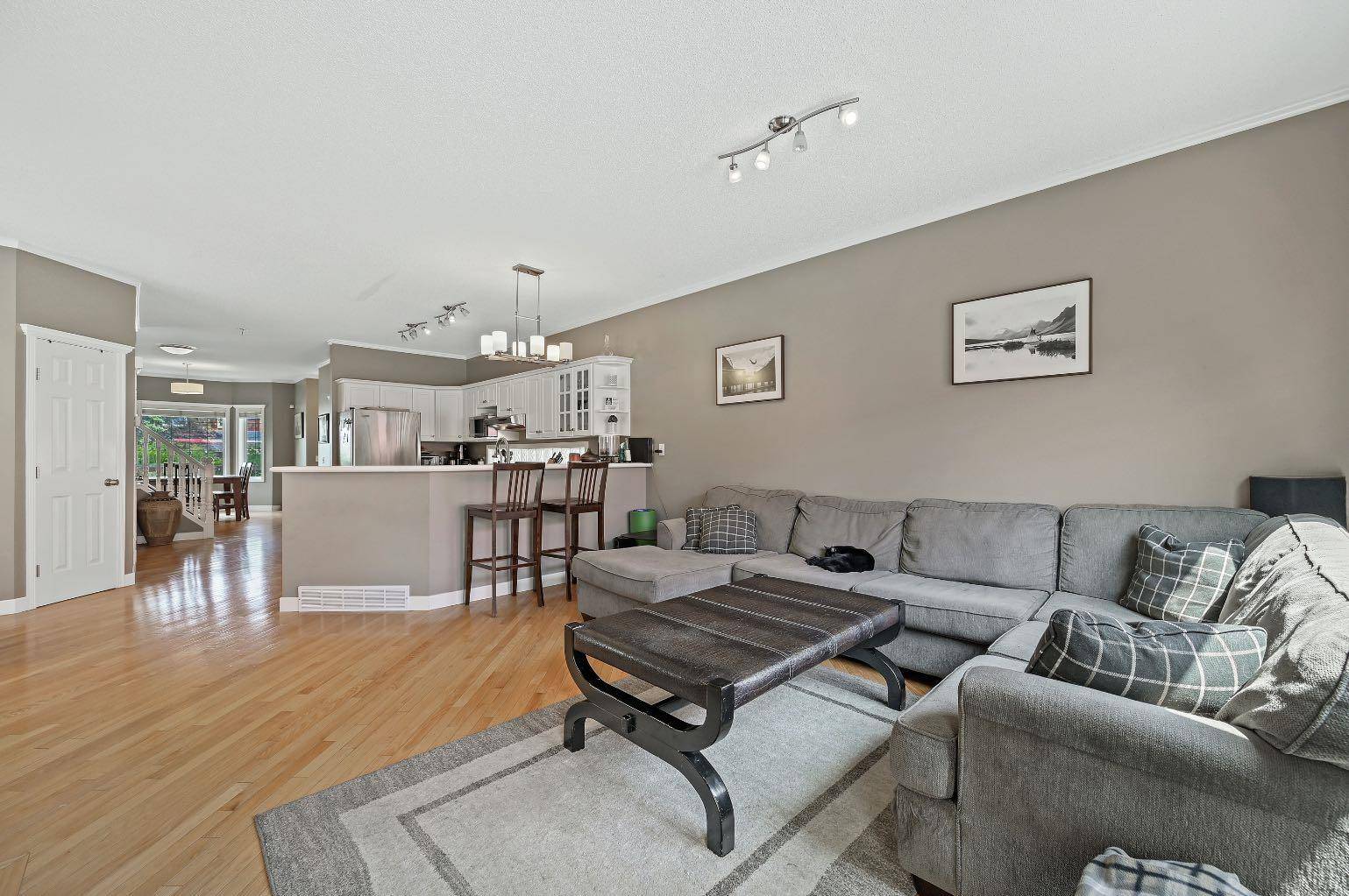 Calgary, AB T2T 0P1,2119 21 AVE SW
