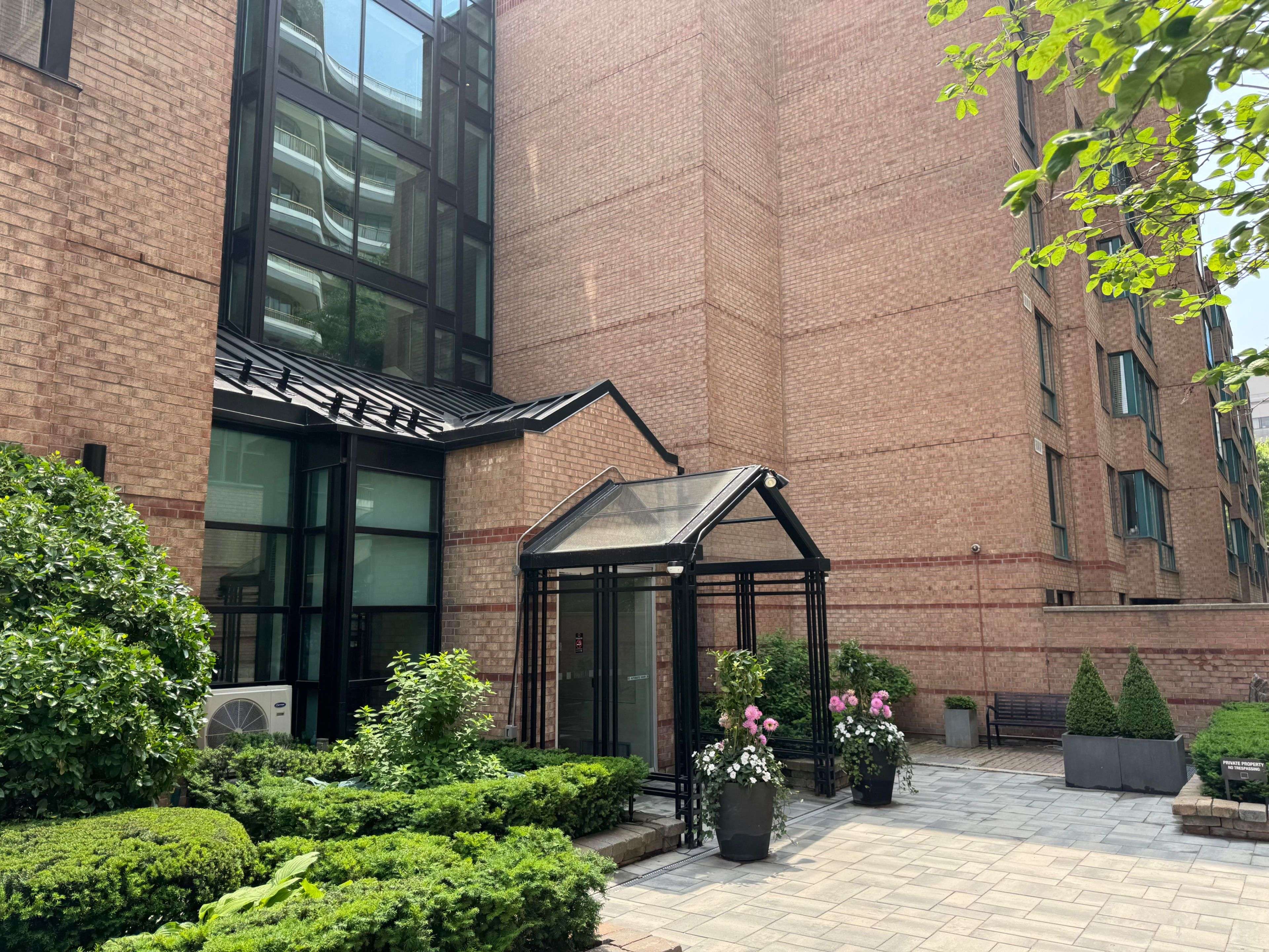 225 Davenport RD #319, Toronto C02, ON M5R 3R2