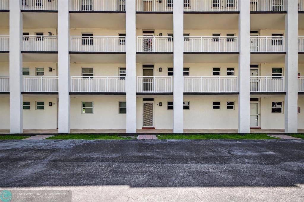 Lauderdale By The Sea, FL 33062,1541 S Ocean Blvd  #122