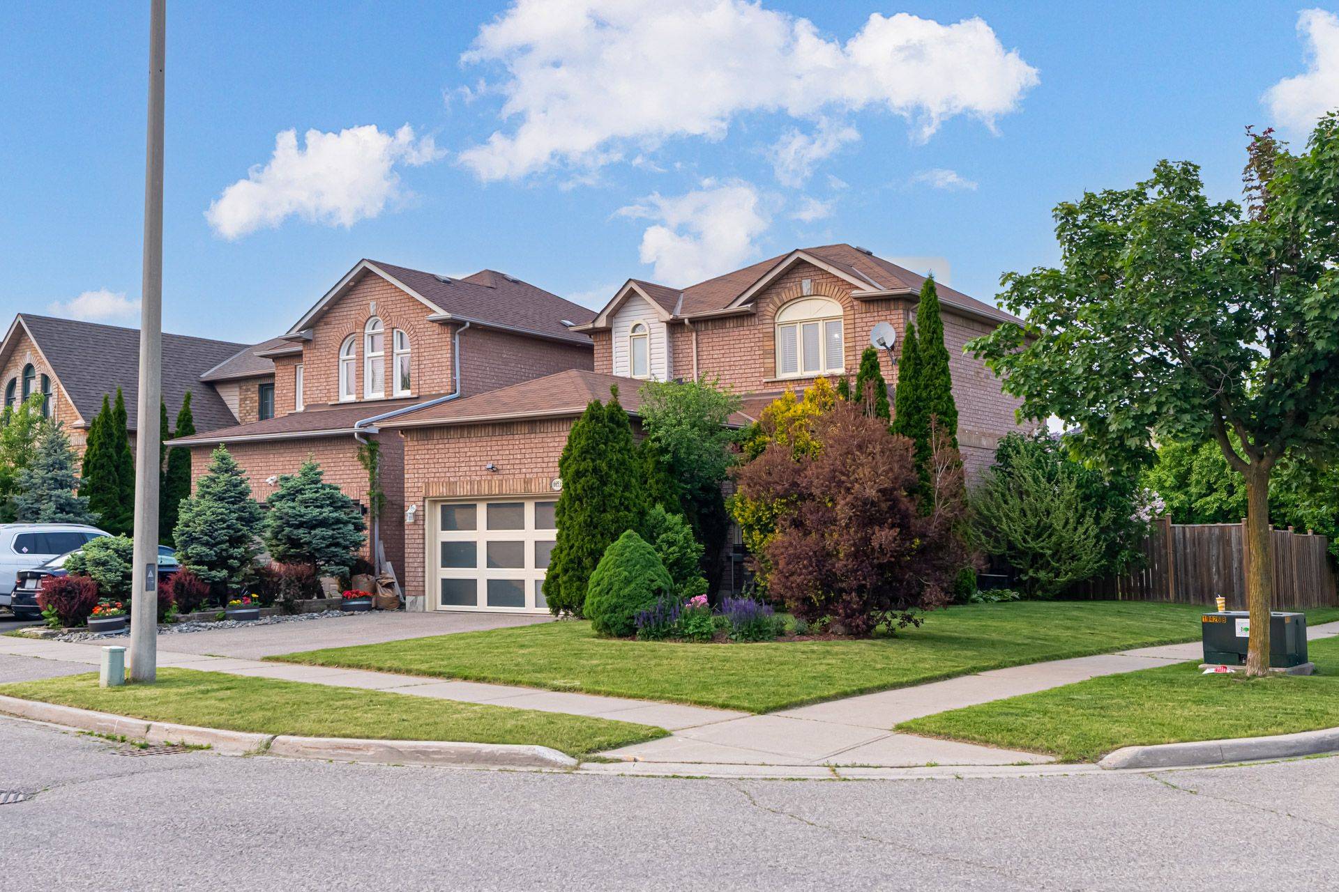Mississauga, ON L5N 6V9,6653 Meteor CT