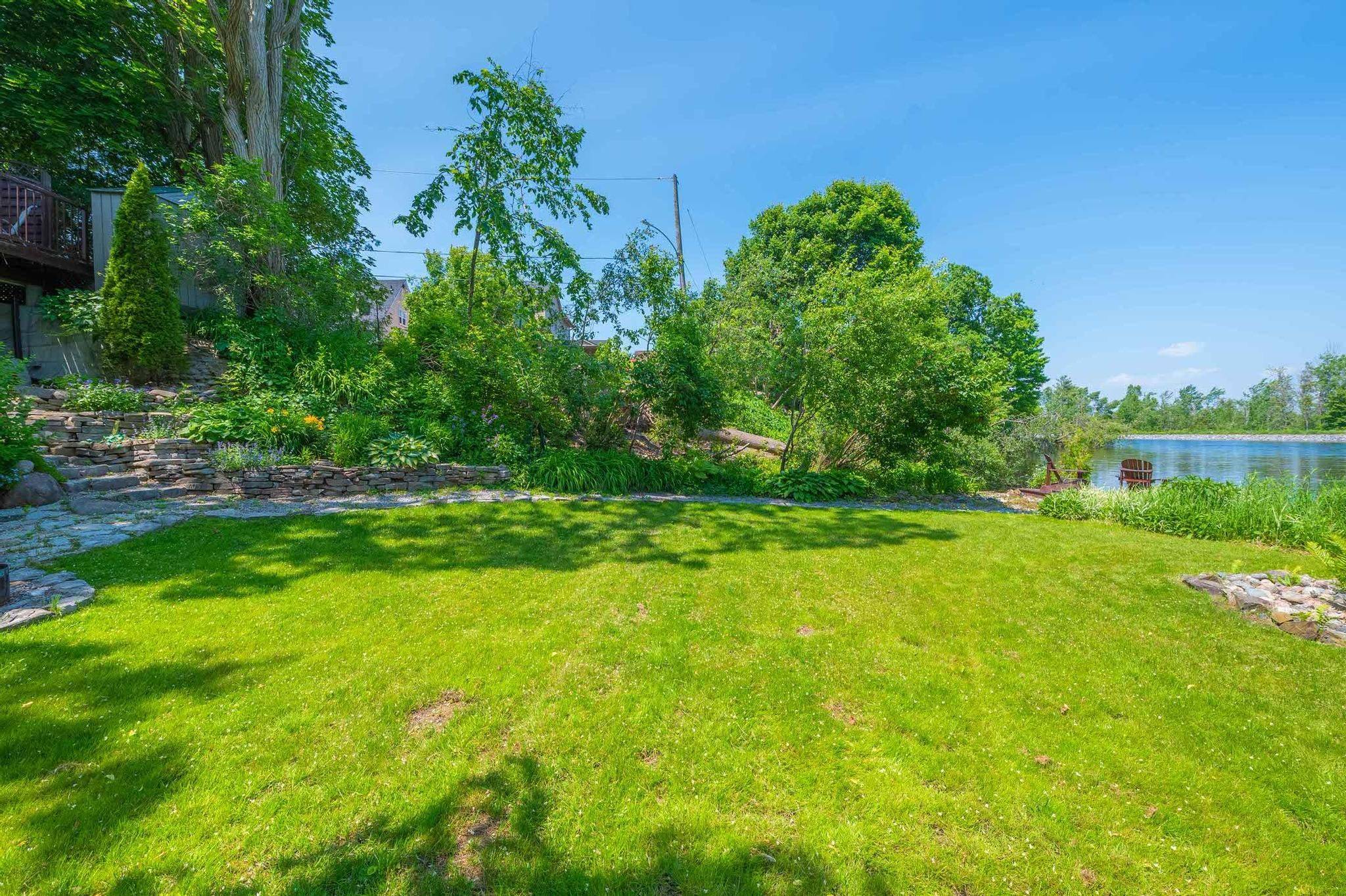 Peterborough East, ON K9H 2C2,646 Ludgate ST