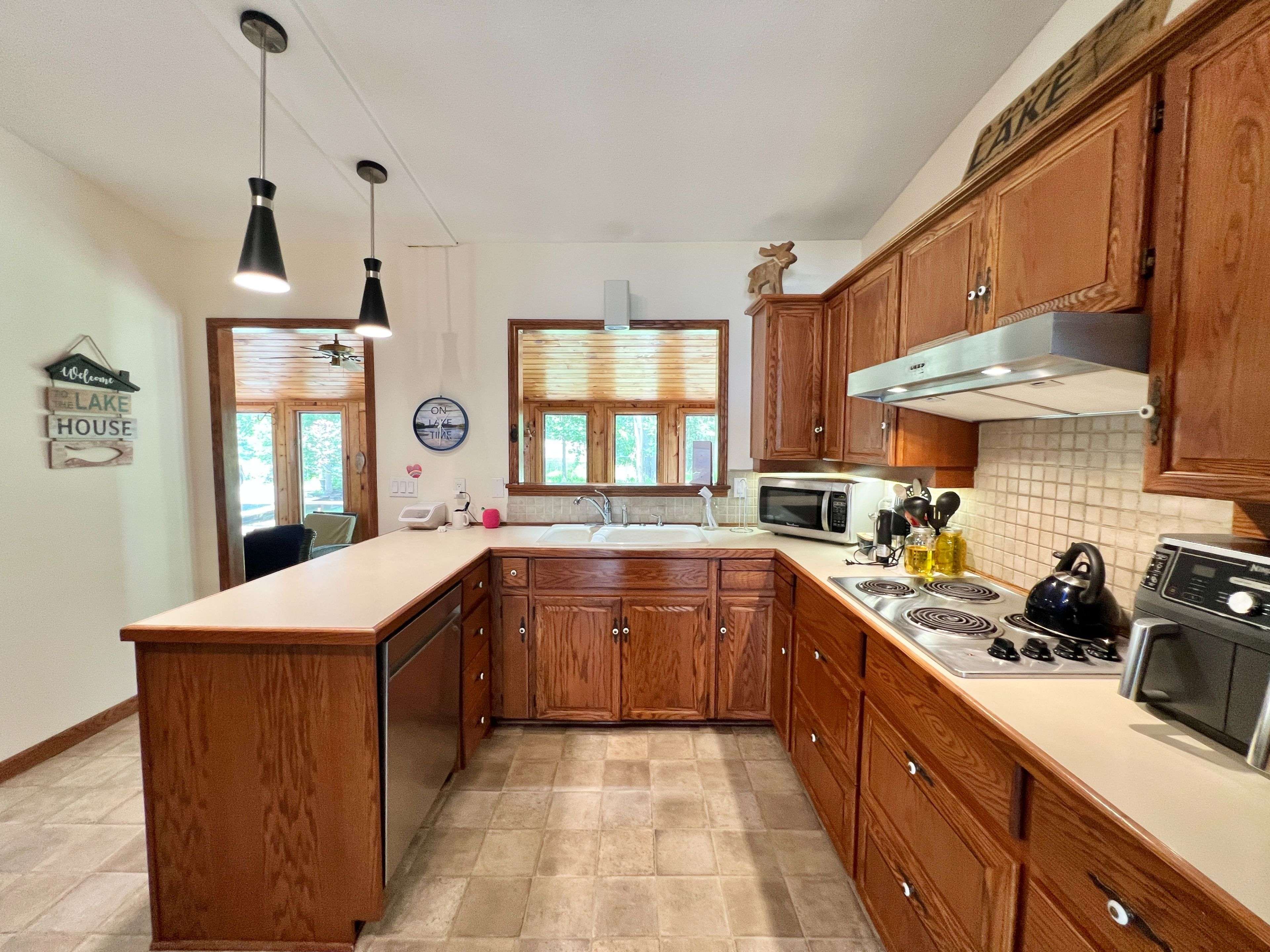 Centre Hastings, ON K0K 2K0,579 Pine Point LN