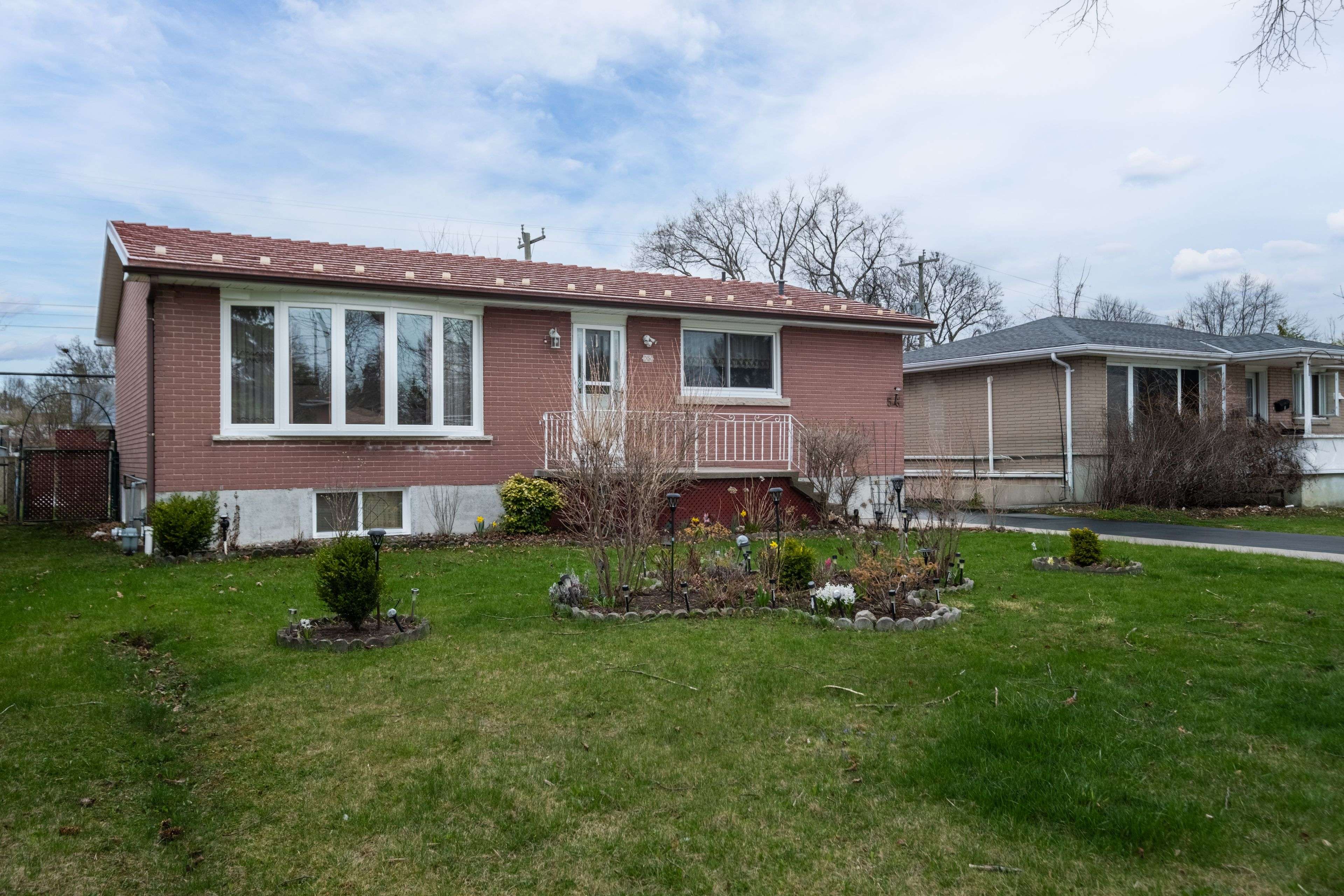 Kingston, ON K7M 1Z5,56 Campbell CRES