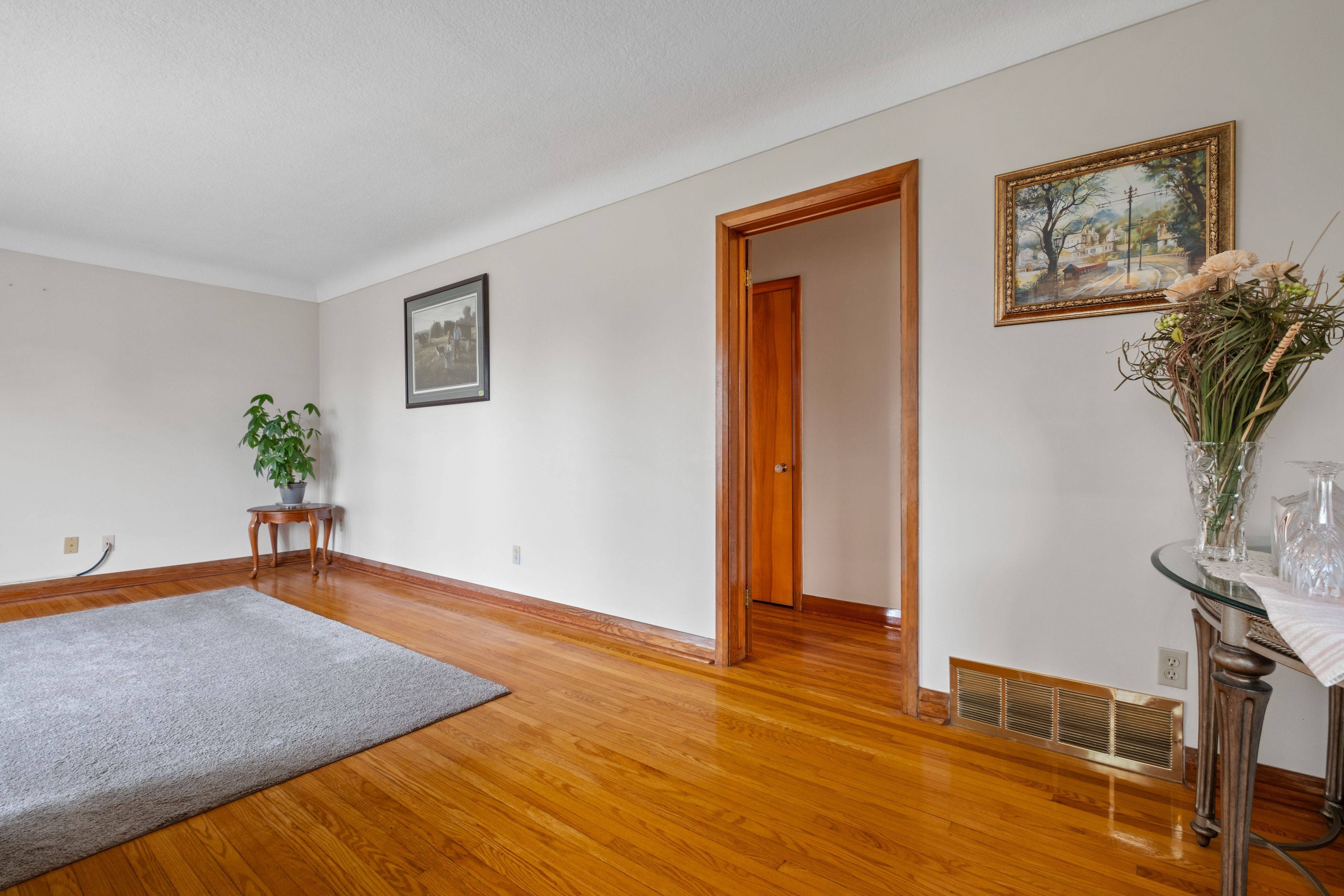 Kingston, ON K7M 1Z5,56 Campbell CRES
