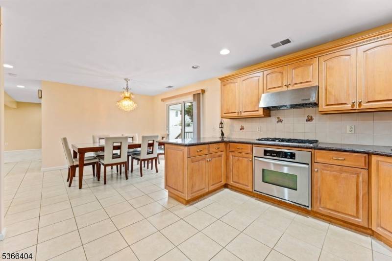 Nutley Twp., NJ 07110,88 San Antonio Ave
