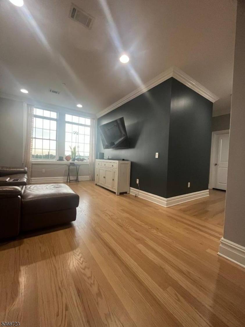 Newark City, NJ 07105,88 Saint Francis St #3F