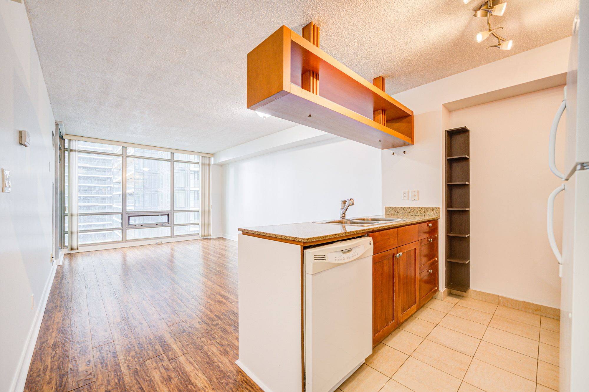 Toronto C01, ON M5V 3S2,81 Navy Wharf CT #2807