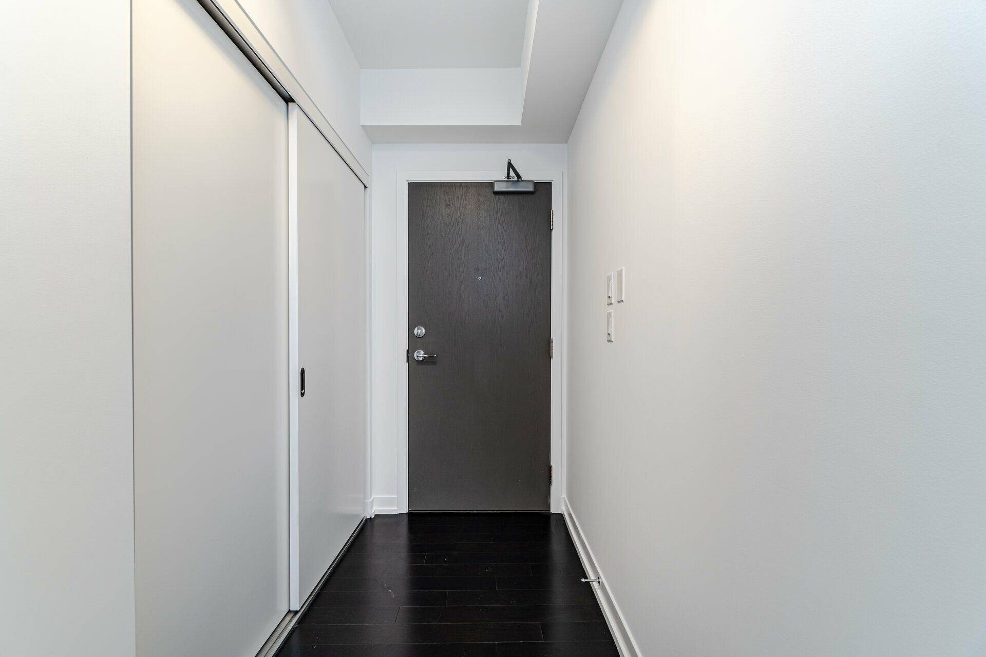 Toronto C01, ON M5V 0B8,21 Widmer ST #3701