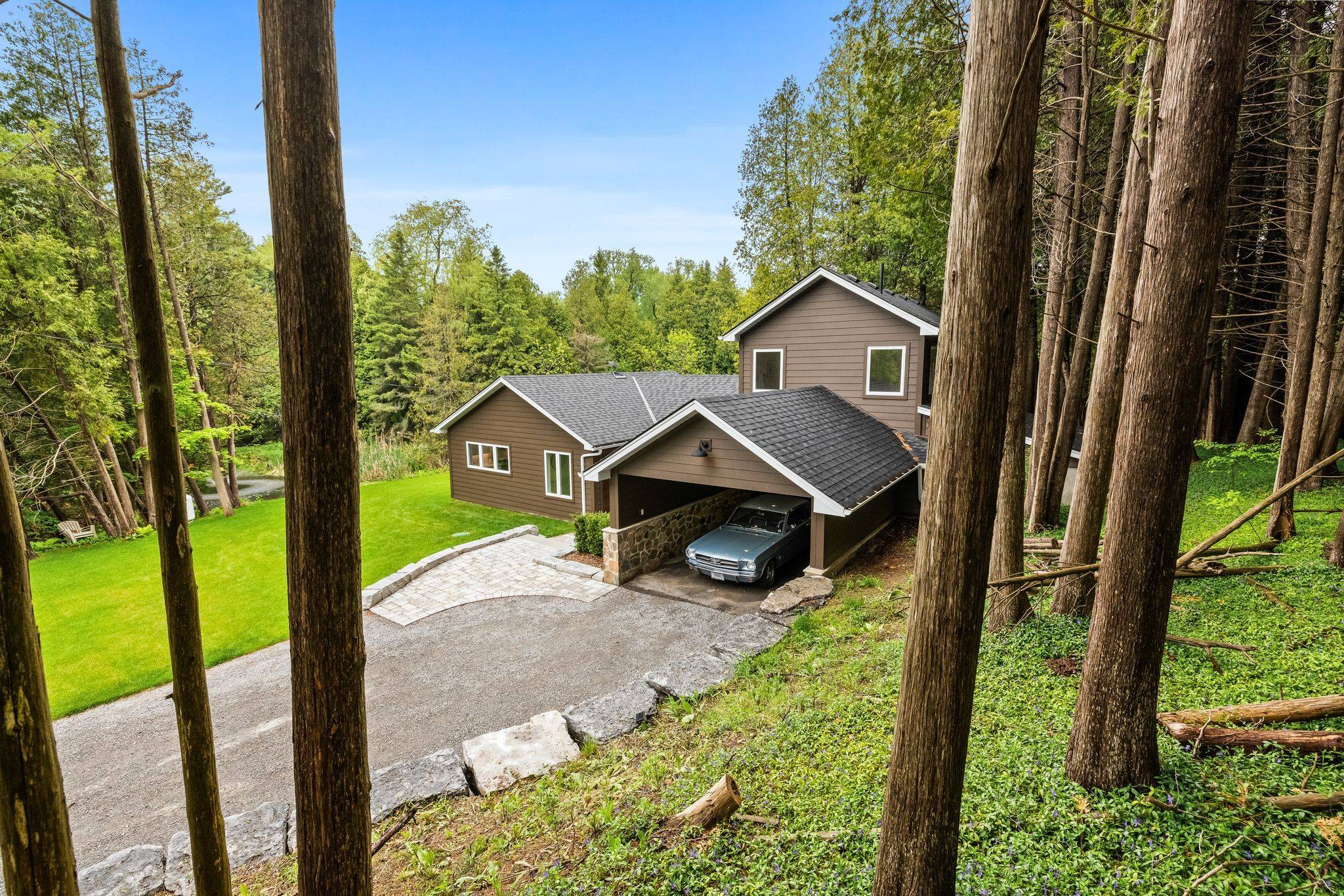 Oshawa, ON L1H 7K4,662 Raglan RD W