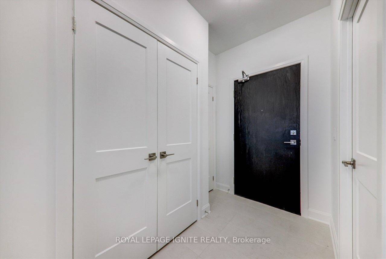 Clarington, ON L1B 0V9,50 Lakebreeze DR #318