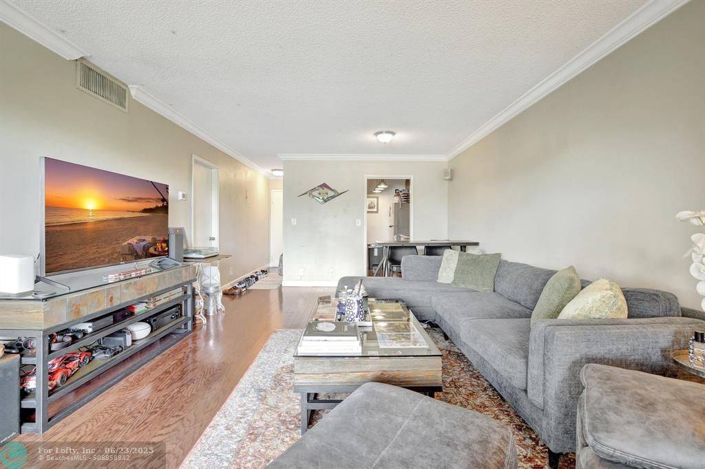 Fort Lauderdale, FL 33304,900 NE 18th Ave  #306