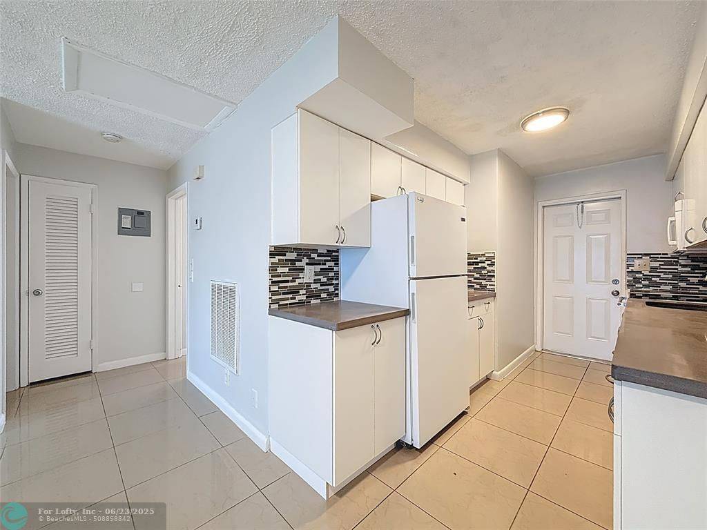 Lauderdale By The Sea, FL 33308,4421 Poinciana St  #4