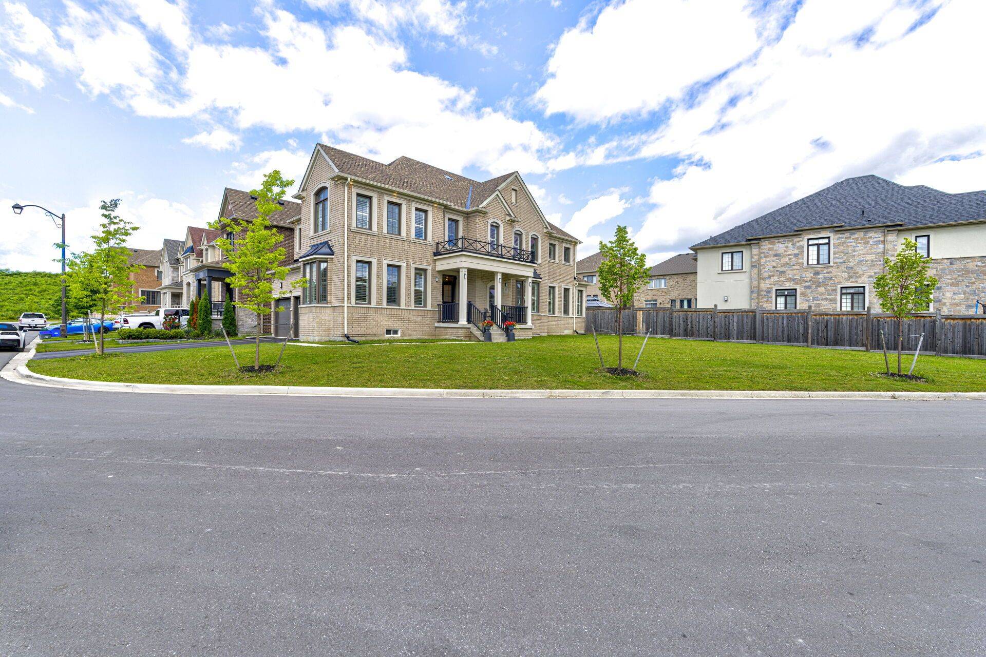 East Gwillimbury, ON L9N 0T3,67 Tesla CRES #cres