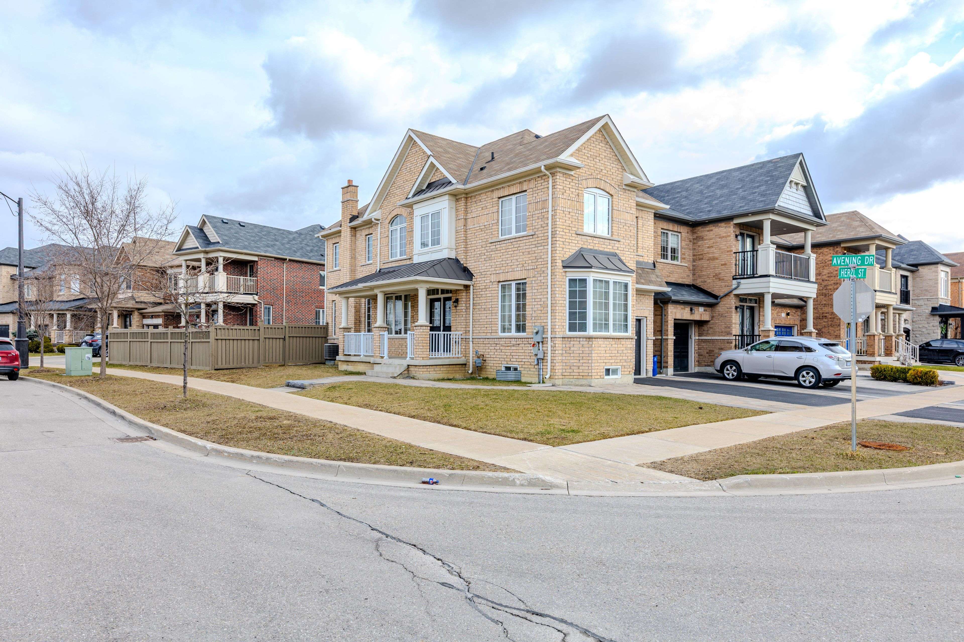 Vaughan, ON L4H 3Y4,36 Herzl ST