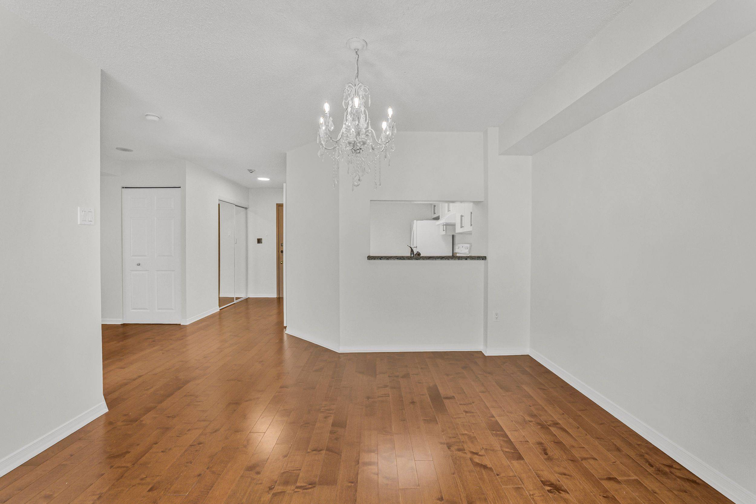 Markham, ON L3T 7N2,7825 Bayview AVE N #310