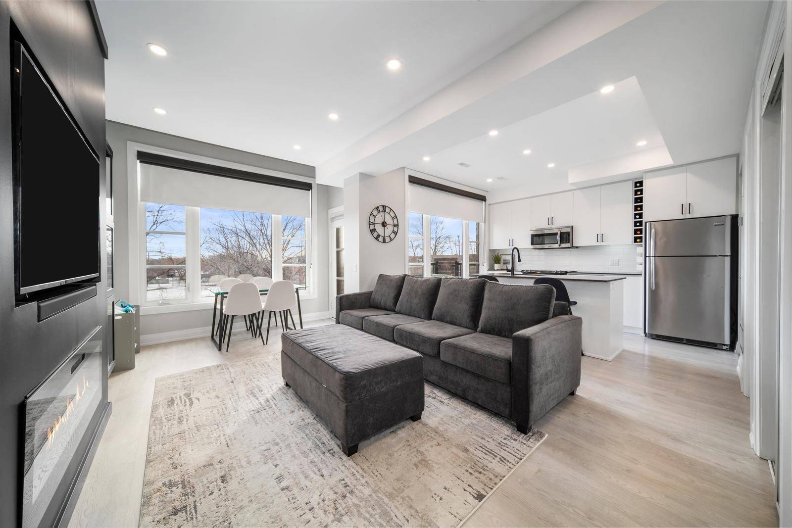 Vaughan, ON L4L 0G4,8167 Kipling AVE #40