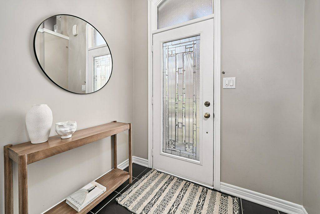 Newmarket, ON L3Y 0A7,360 Doak LN