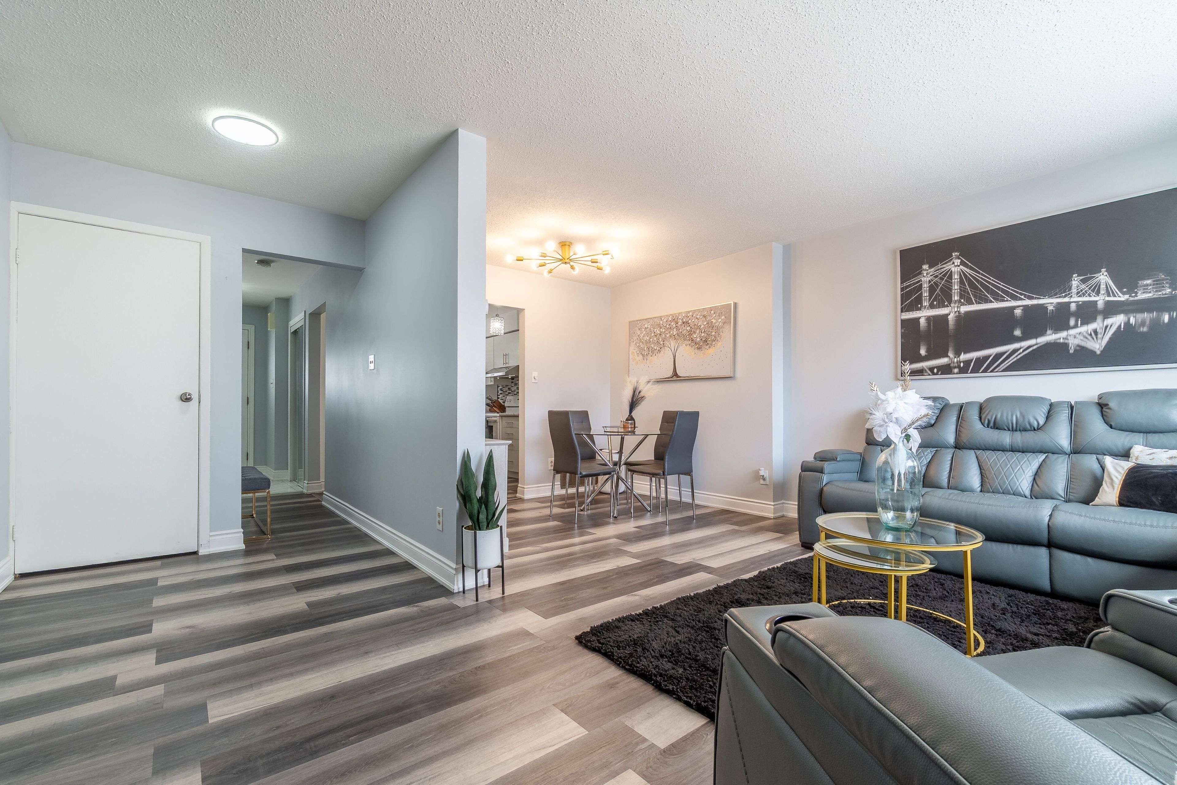 Brampton, ON L6W 1A6,52 Village CT