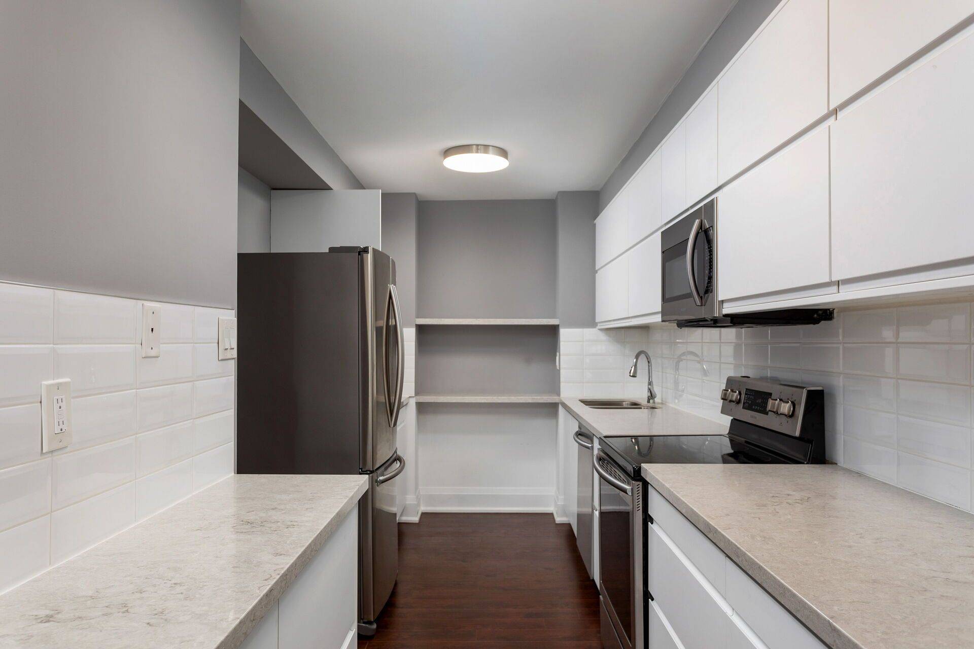 Mississauga, ON L5J 4B4,965 Inverhouse DR #211