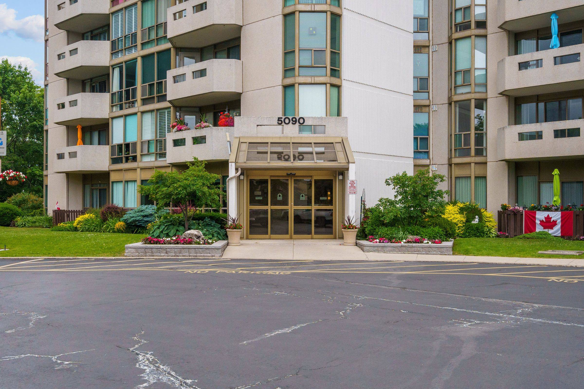 Burlington, ON L7L 3V8,5090 Pinedale AVE #410