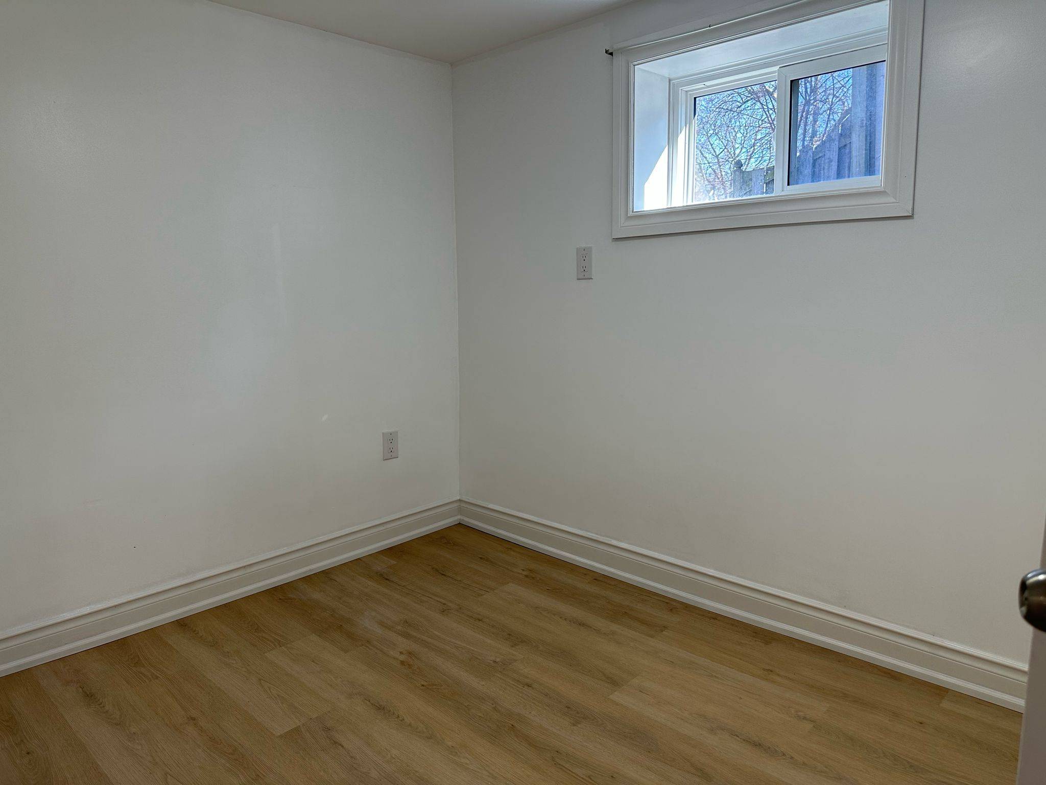 Hamilton, ON L8V 2X4,342 EAST 23RD ST #Lower