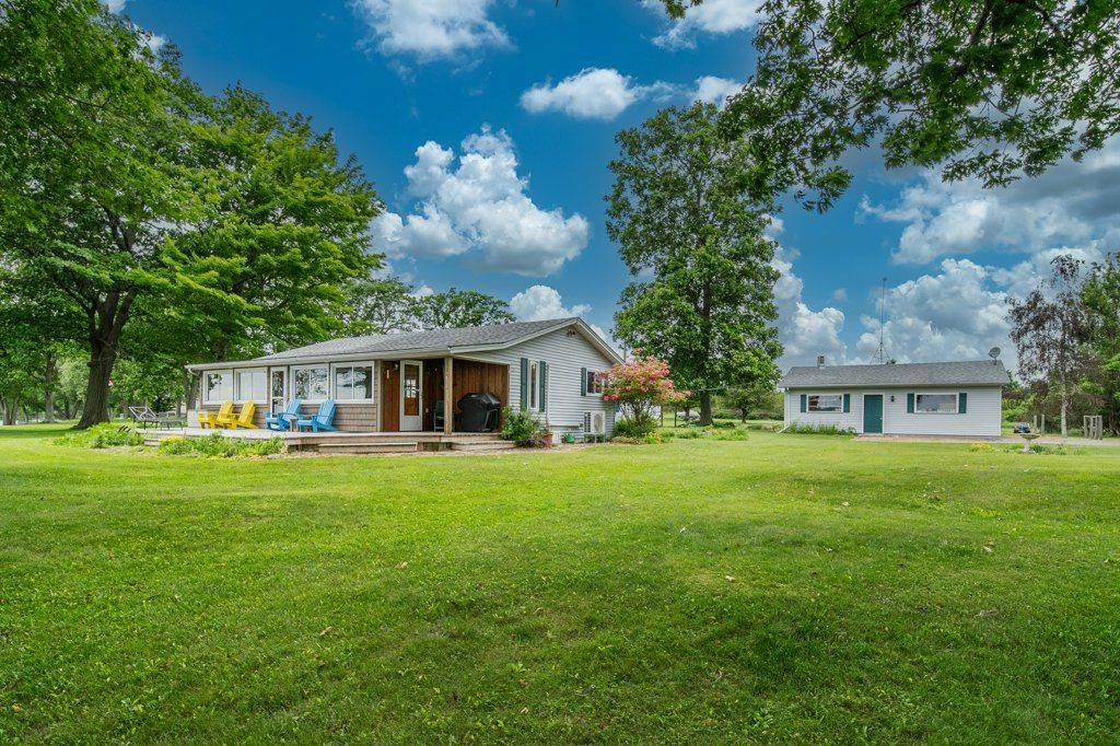 Frontenac Islands, ON K0H 2Y0,27 Berry LN