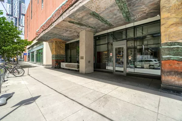 Toronto C01, ON M5V 0B8,21 Widmer ST #3701