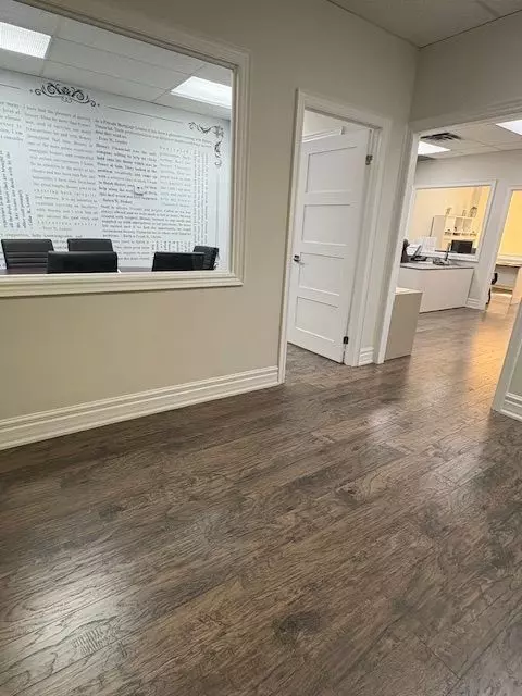 Toronto C12, ON M3B 3H9,255 Duncan Mill RD #301