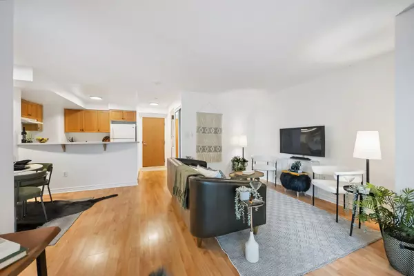 Toronto C07, ON M2N 7H2,7 Lorraine DR #609