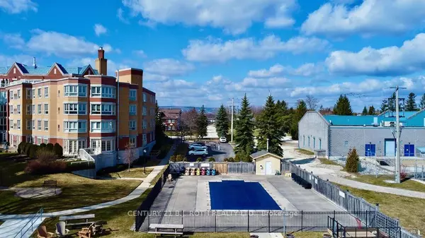 Collingwood, ON L9Y 4Y2,16 Raglan ST #304