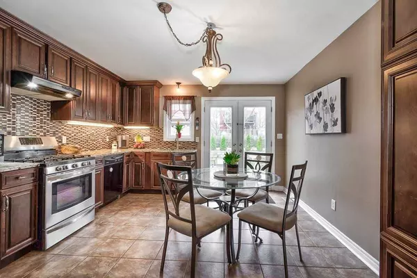 Oakville, ON L6K 3L2,262 Queen Mary DR