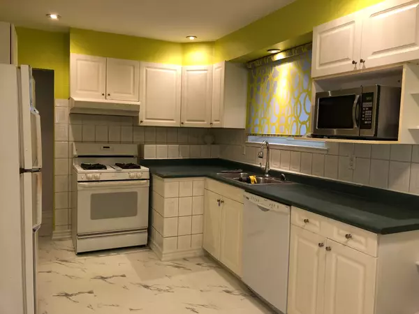 29 Yellowstone ST #Main Floor, Toronto W05, ON M3N 1M3