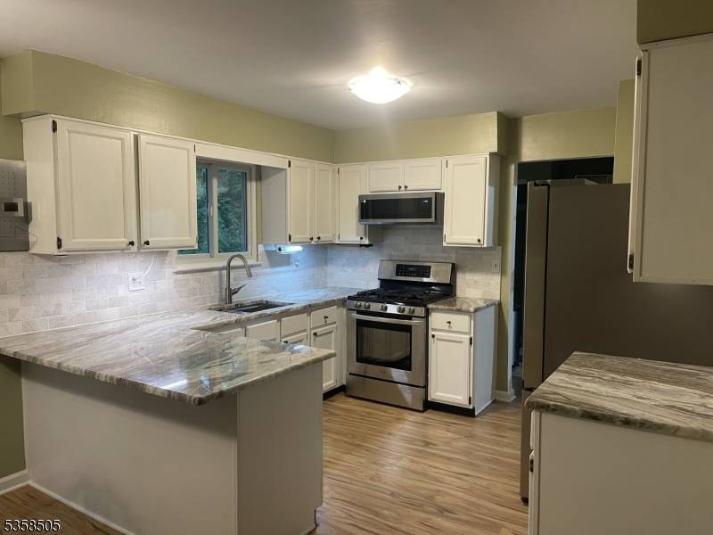 Branchburg Twp., NJ 08876,8 Mohegan Trl