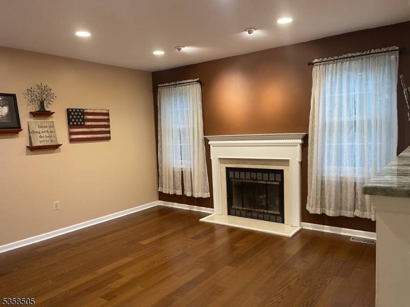Branchburg Twp., NJ 08876,8 Mohegan Trl