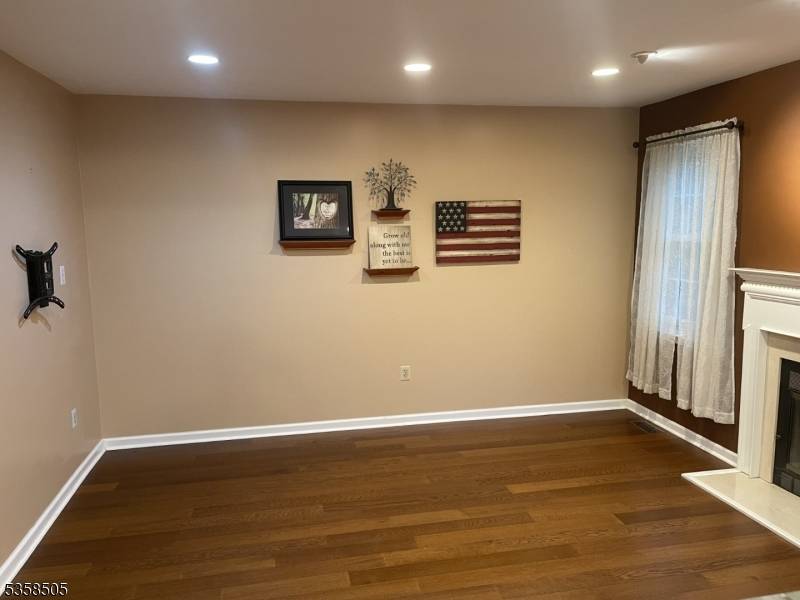 Branchburg Twp., NJ 08876,8 Mohegan Trl