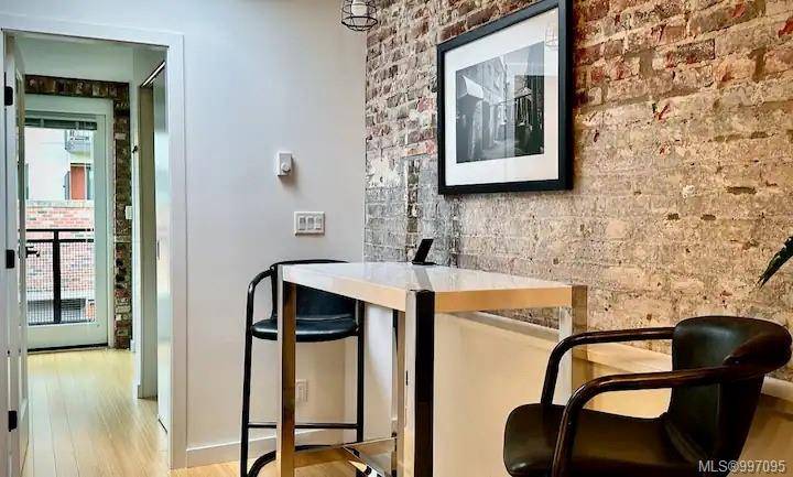 Victoria, BC V8W 1R3,535 Fisgard St #204
