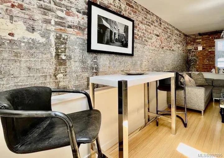 Victoria, BC V8W 1R3,535 Fisgard St #204