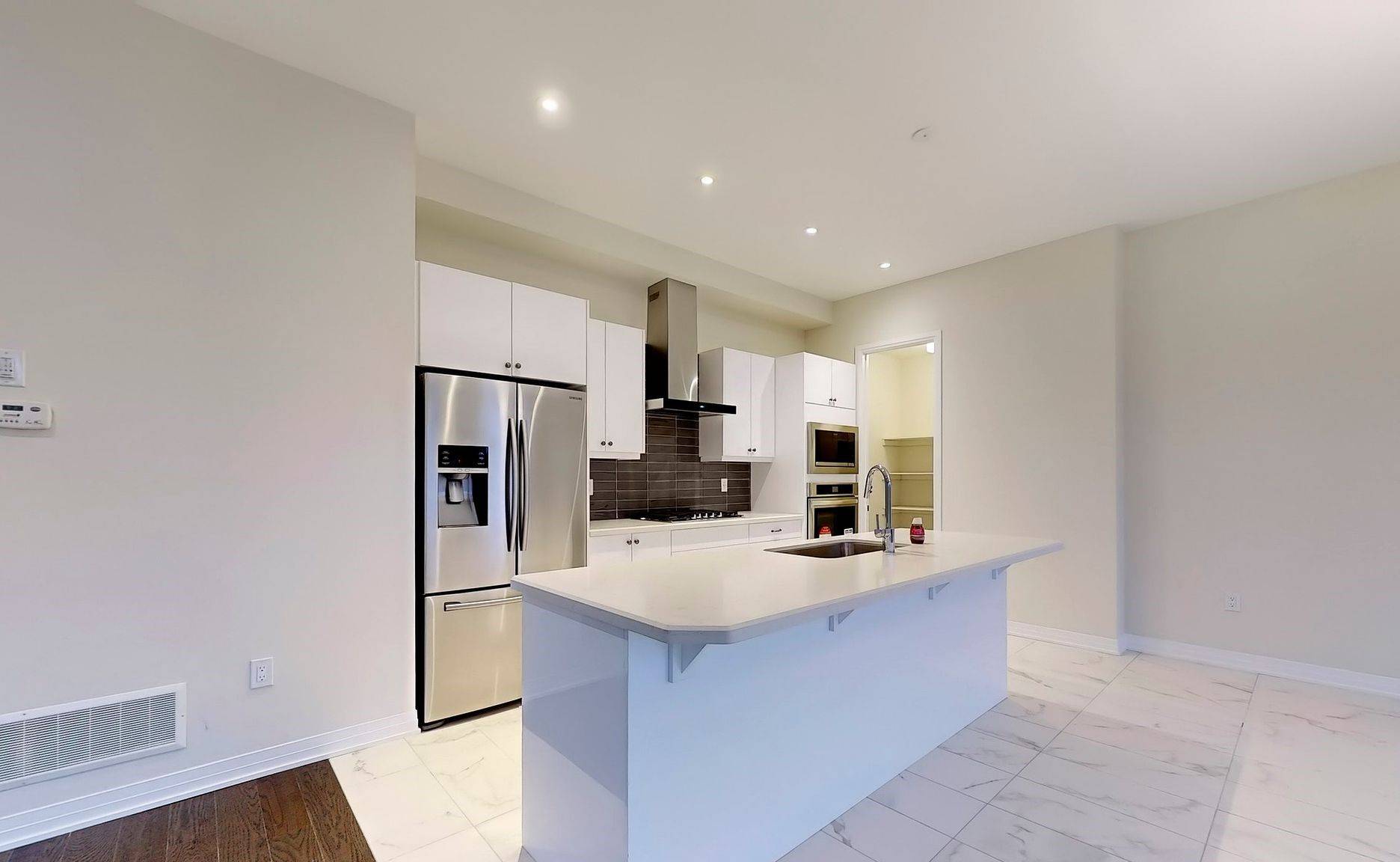 Severn, ON L3V 6H3,3705 Lakepoint DR