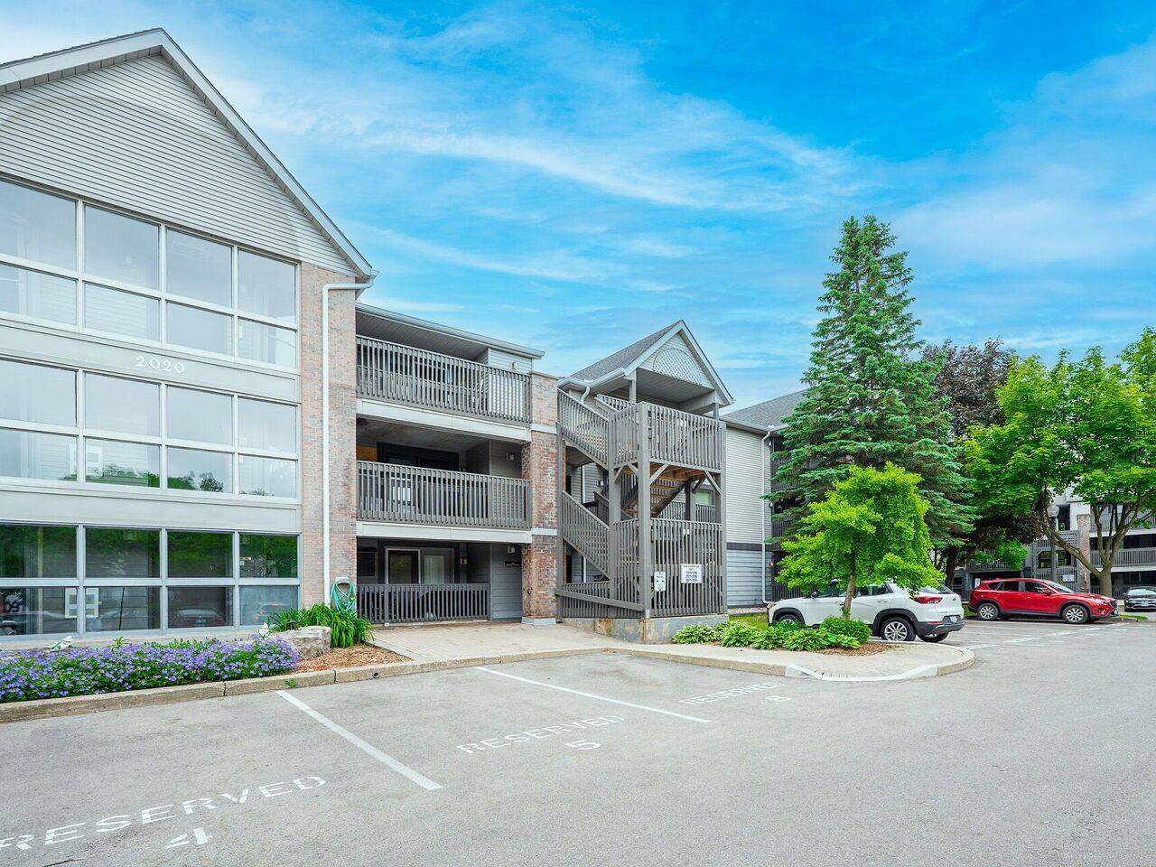 Burlington, ON L7M 4C2,2020 Cleaver AVE #205