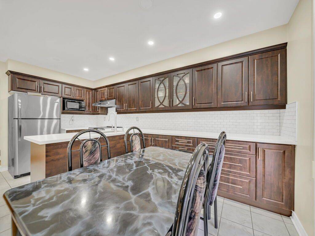 97 Quail Feather CRES, Brampton, ON L6R 1S1